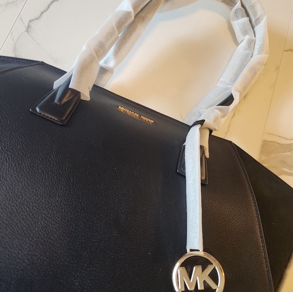 Michael Kors Black Tote Bag - Picture 9 of 13